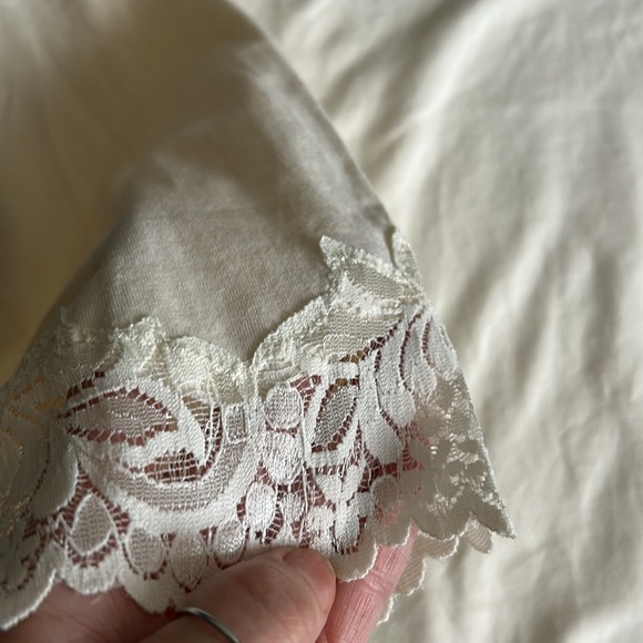 Coldwater Creek cream colored lace trimmed tee - Picture 5 of 6
